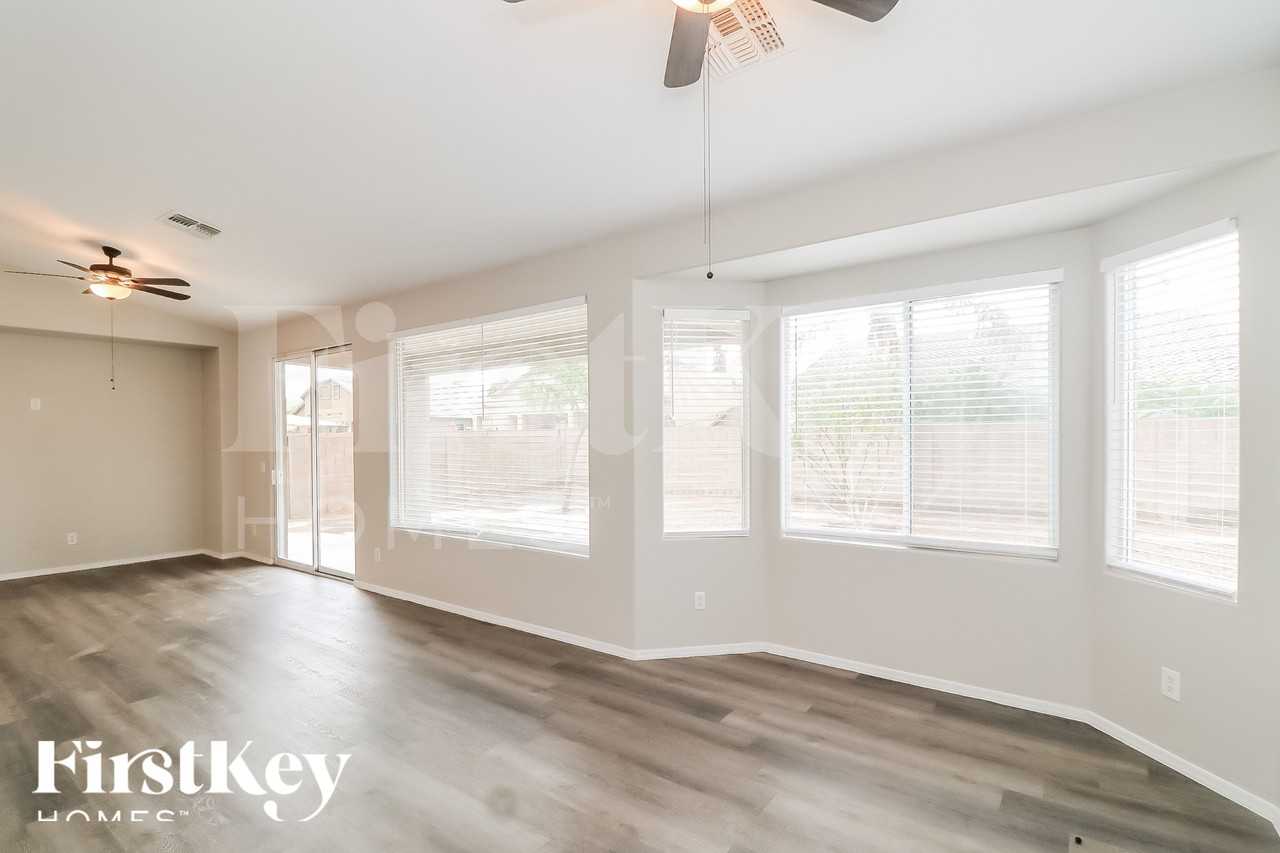 7552 W State Ave - Photo 4 of 18