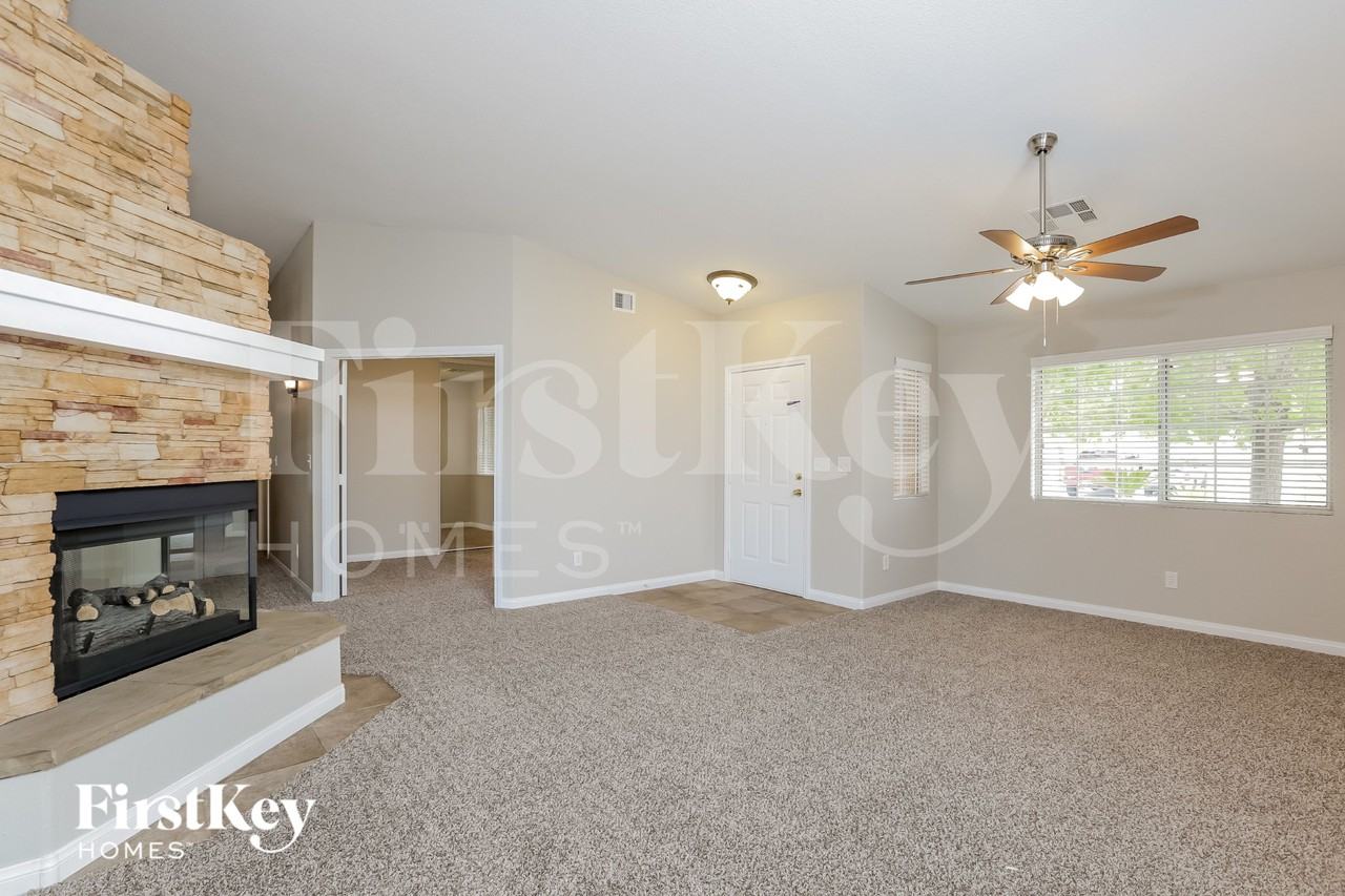 1066 Oak Shade Ln - Photo 4 of 16
