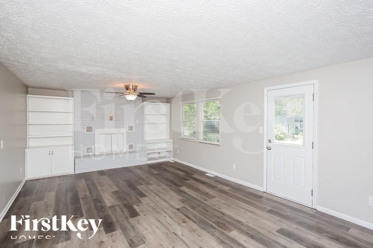 8053 Harvest Ln - Photo 3 of 18