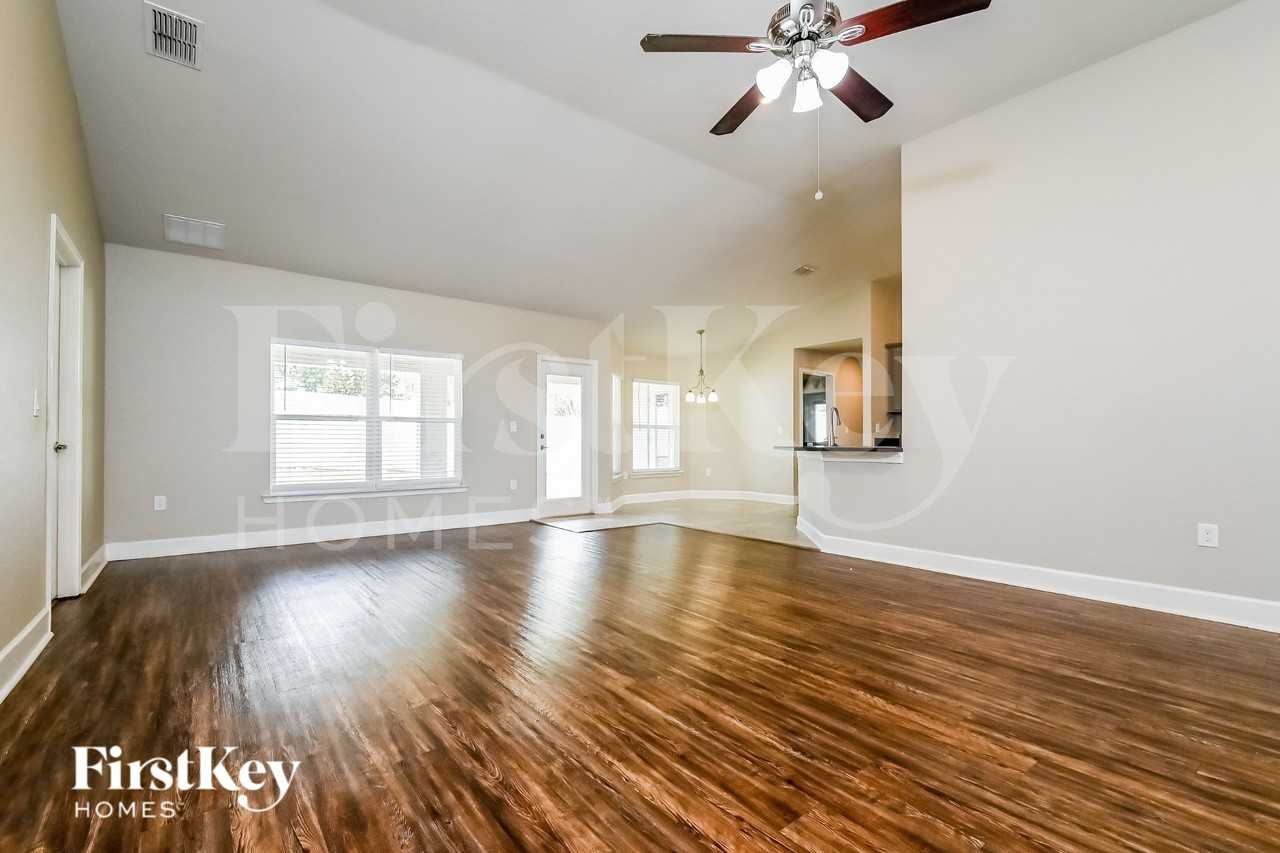 243 Brookshire Dr - Photo 4 of 18