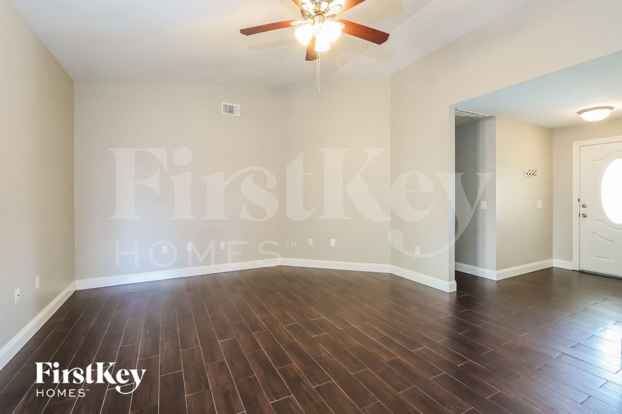 7912 Apache Ln - Photo 3 of 19