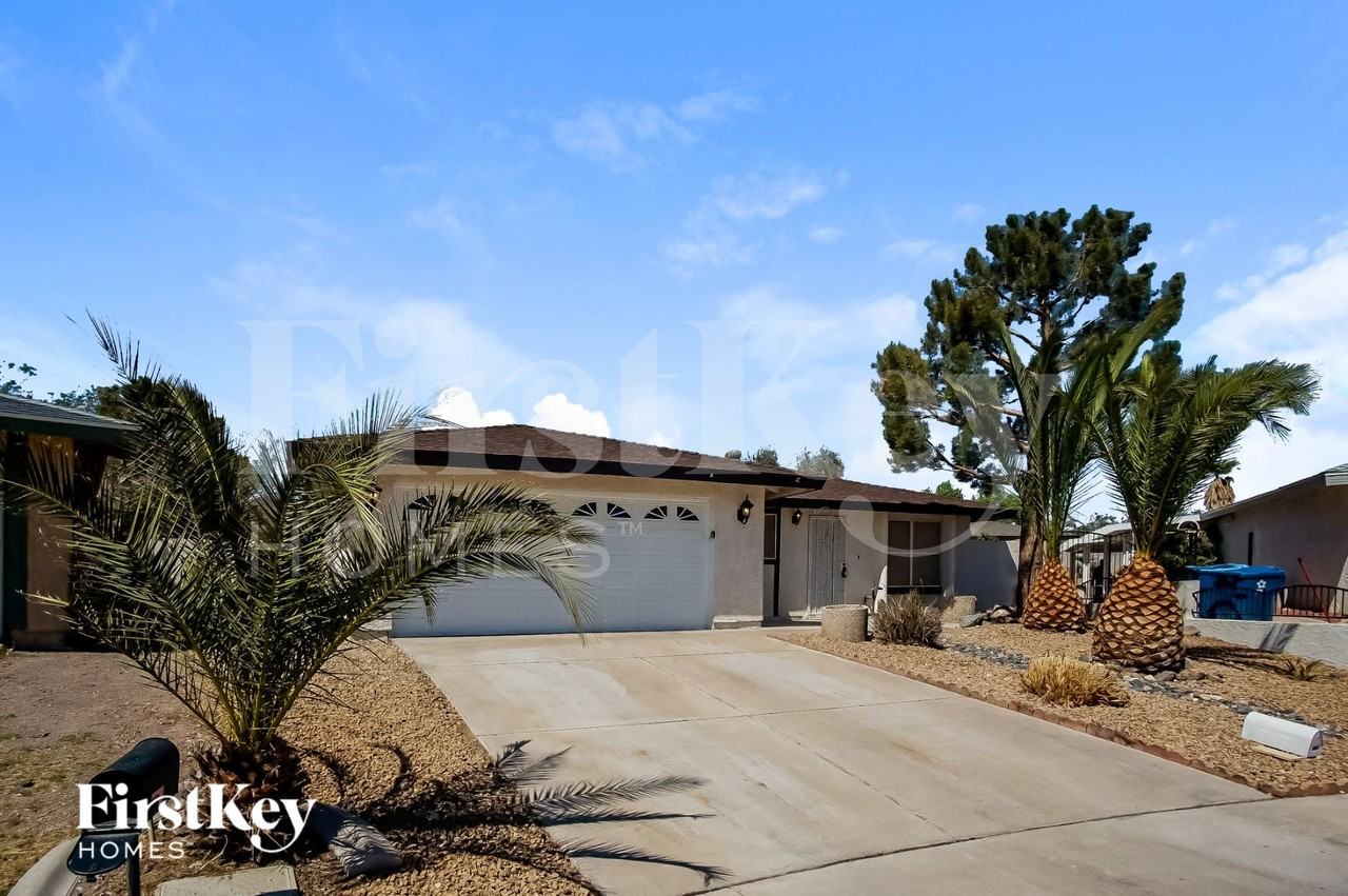 227 Autumn Ct - Photo 2 of 15