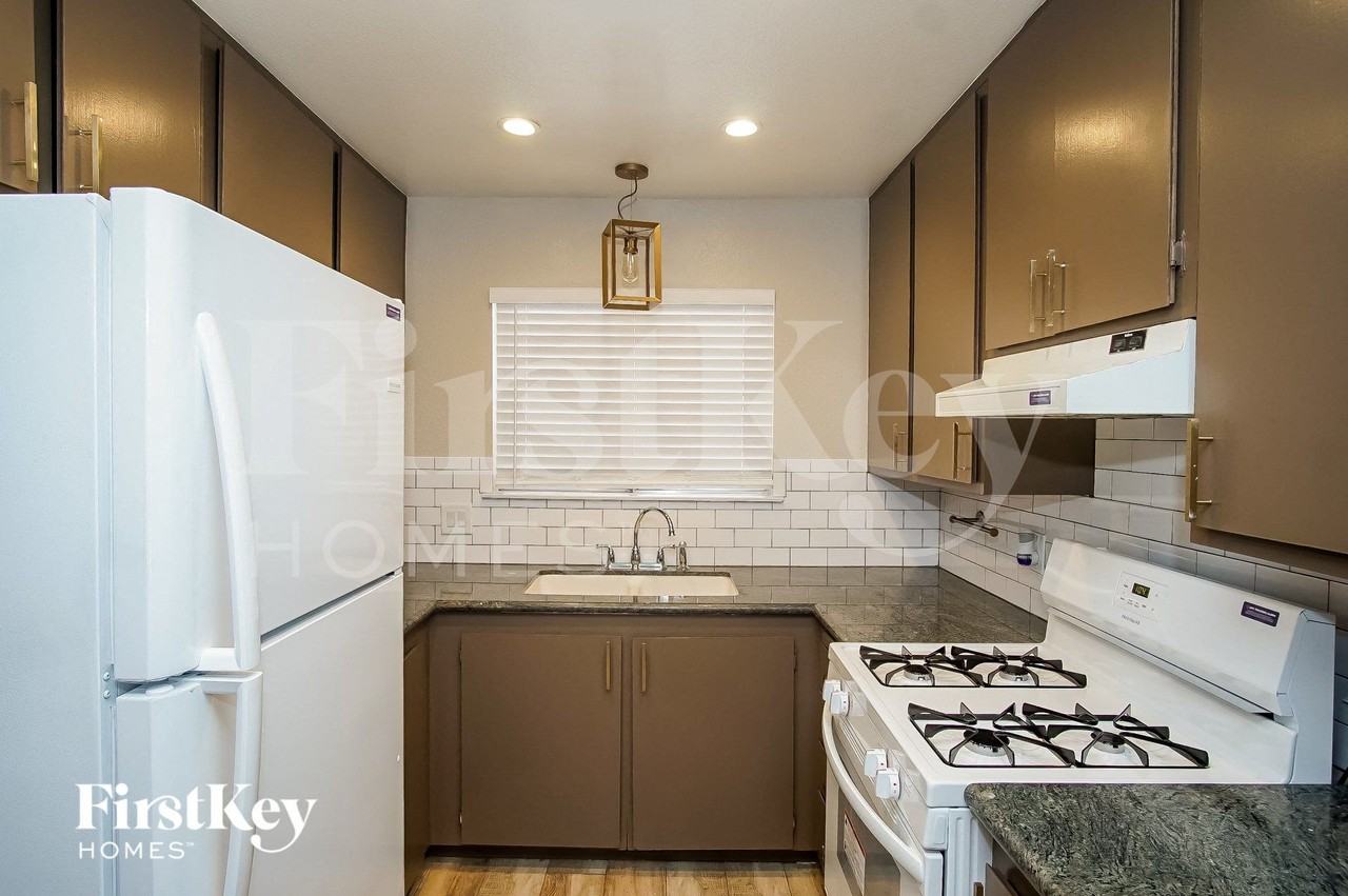 227 Autumn Ct - Photo 6 of 15