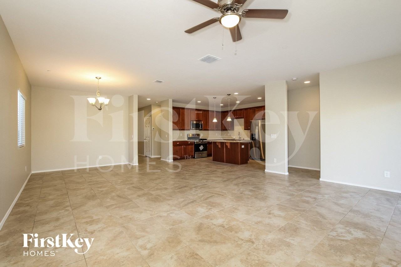 21214 W Palm Ln - Photo 3 of 15