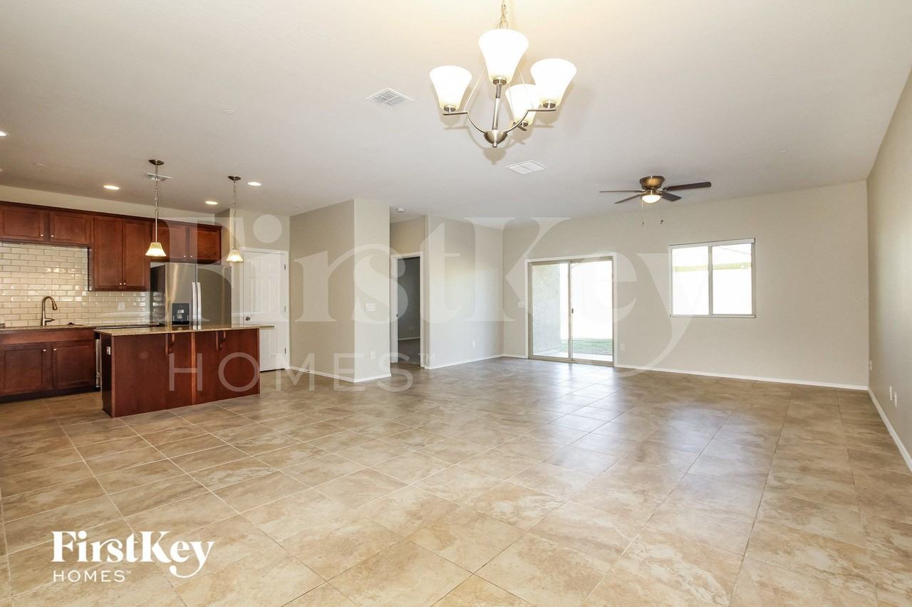 21214 W Palm Ln - Photo 4 of 15