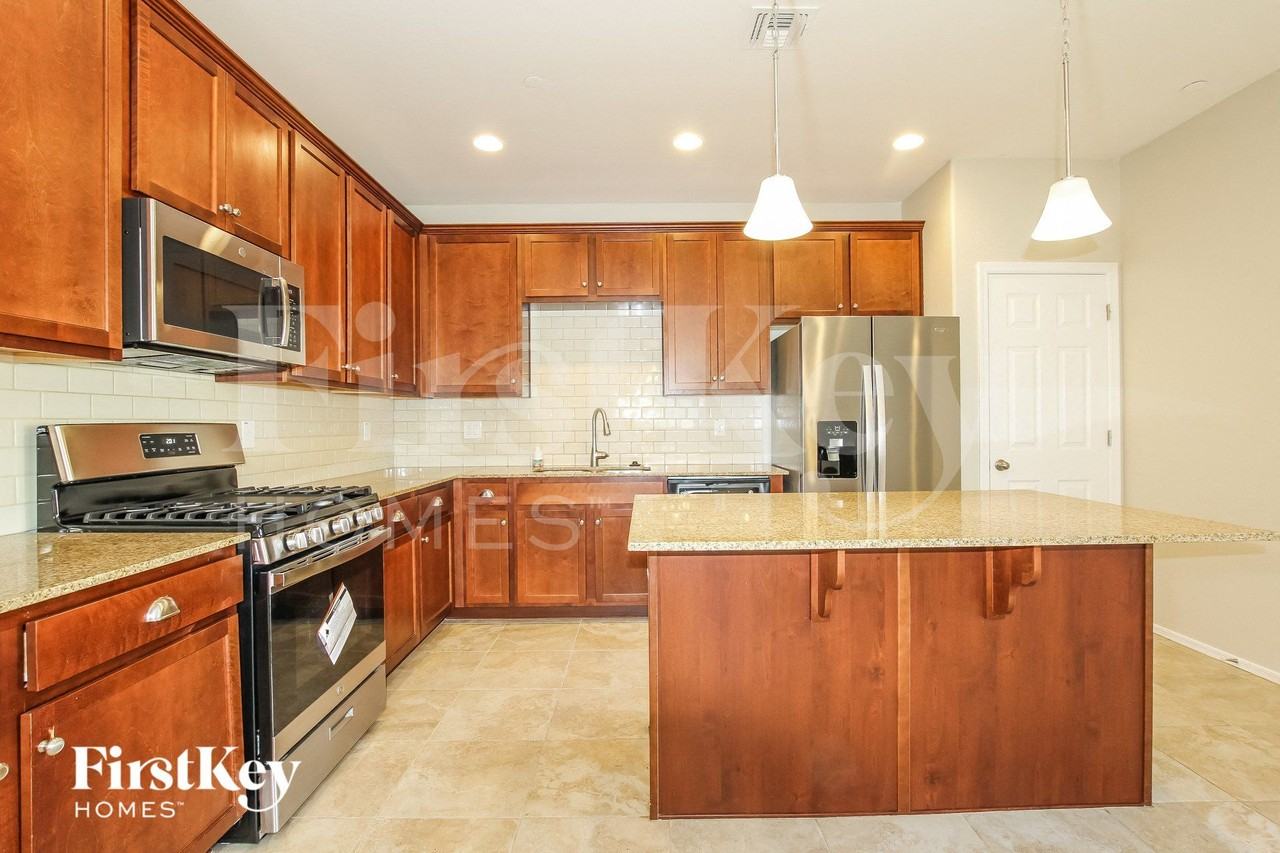 21214 W Palm Ln - Photo 5 of 15