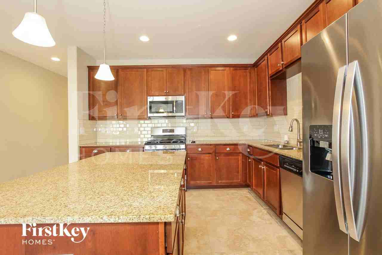 21214 W Palm Ln - Photo 6 of 15