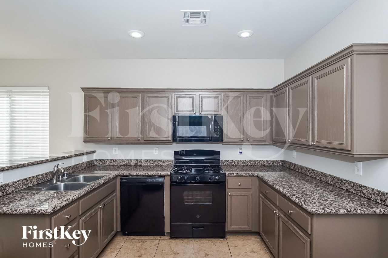 7486 Decoro St - Photo 7 of 15