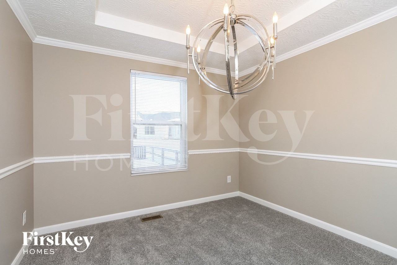 26 Forest Pond Dr - Photo 4 of 15