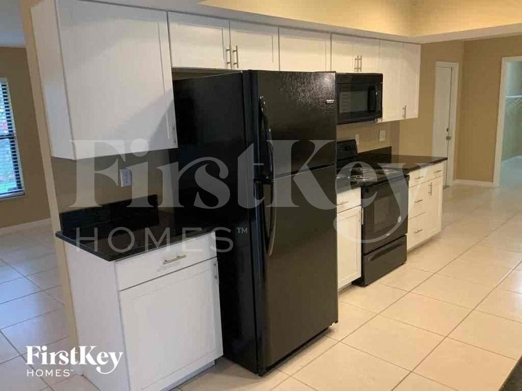 233 Sw 38th St - Photo 3 of 15