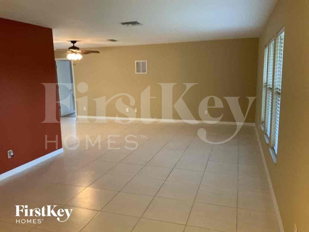 233 Sw 38th St - Photo 5 of 15