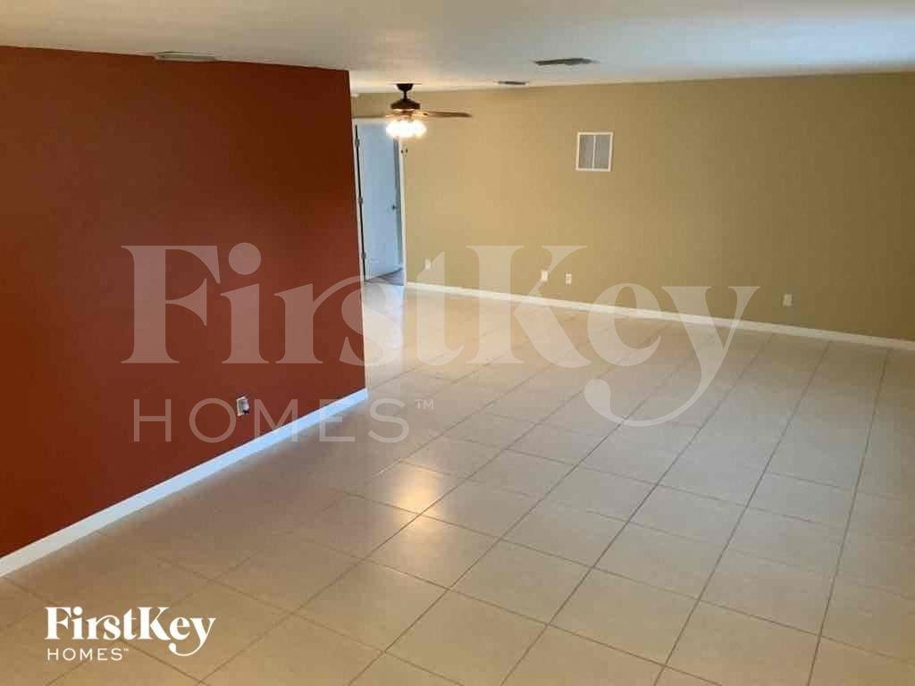 233 Sw 38th St - Photo 6 of 15