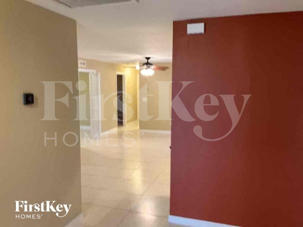 233 Sw 38th St - Photo 7 of 15