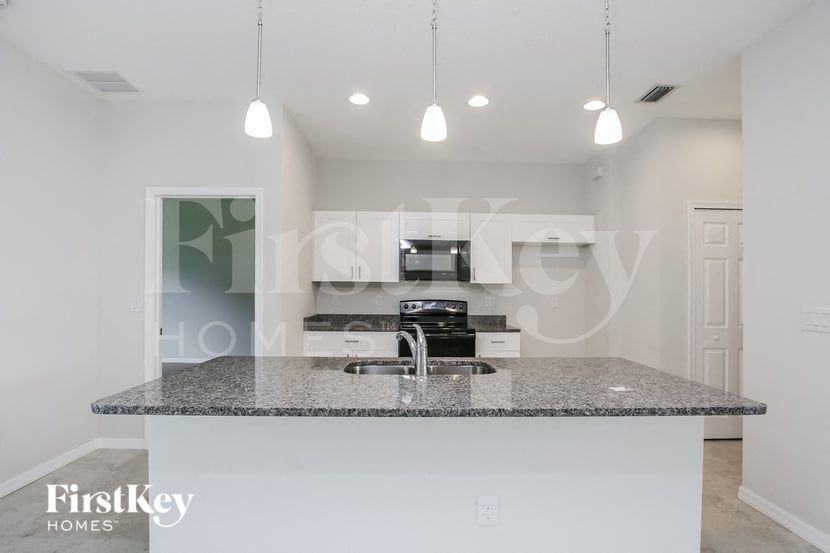 3462 Worthington Ave - Photo 4 of 12