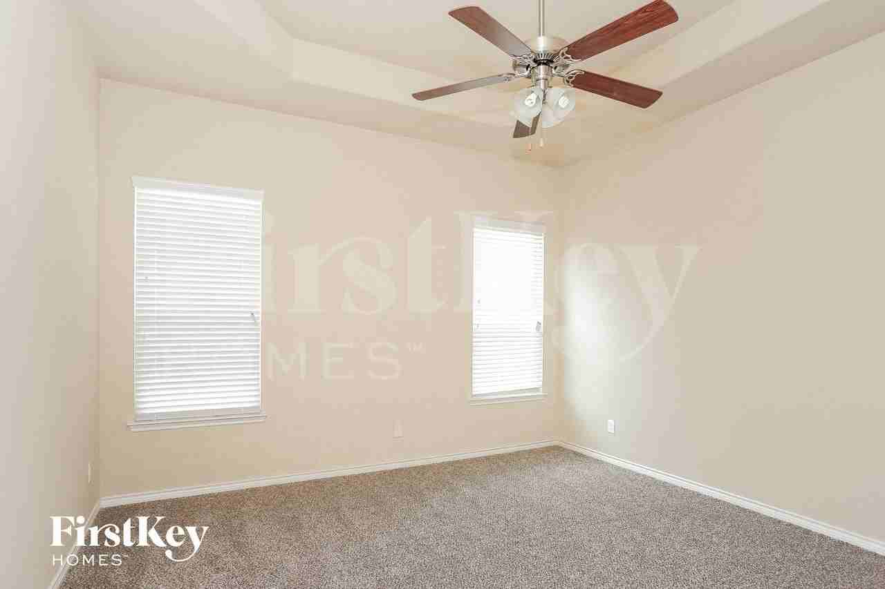 921 Lake Cypress Ln - Photo 5 of 15