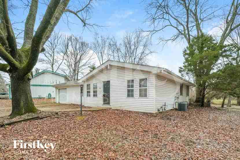 979 Dawnview Dr - Photo 2 of 16