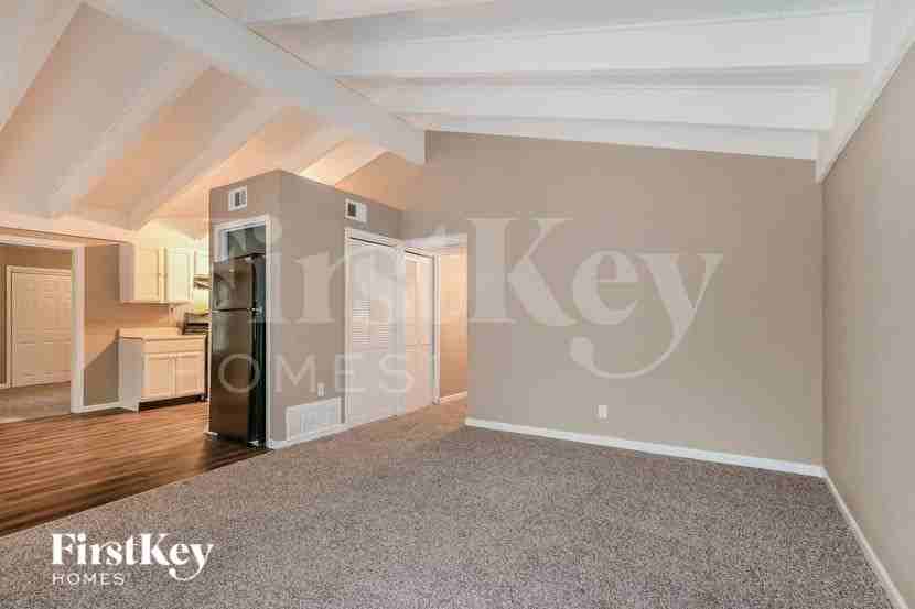 979 Dawnview Dr - Photo 3 of 16