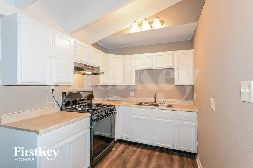 979 Dawnview Dr - Photo 6 of 16