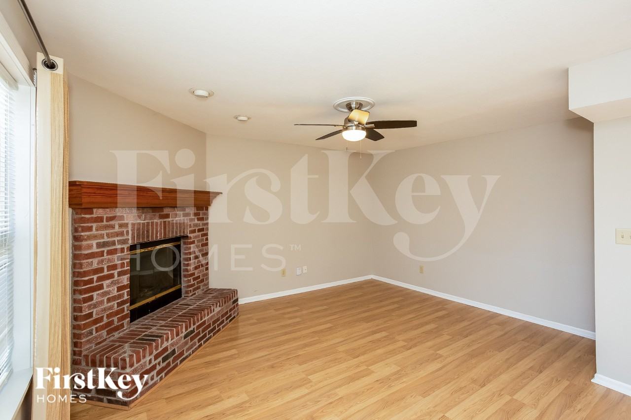 896 Preakness Dr - Photo 3 of 18