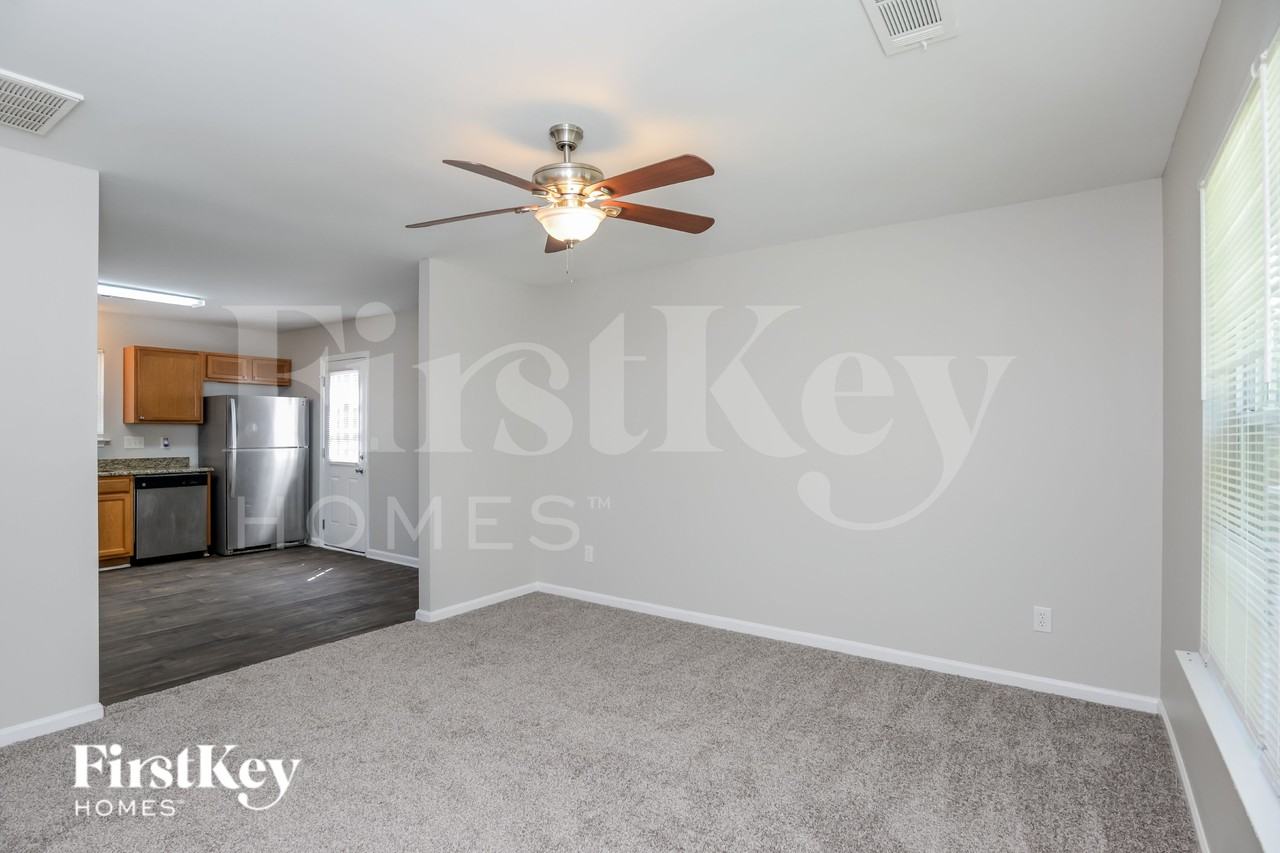 8723 Sharonbrook Dr - Photo 3 of 18