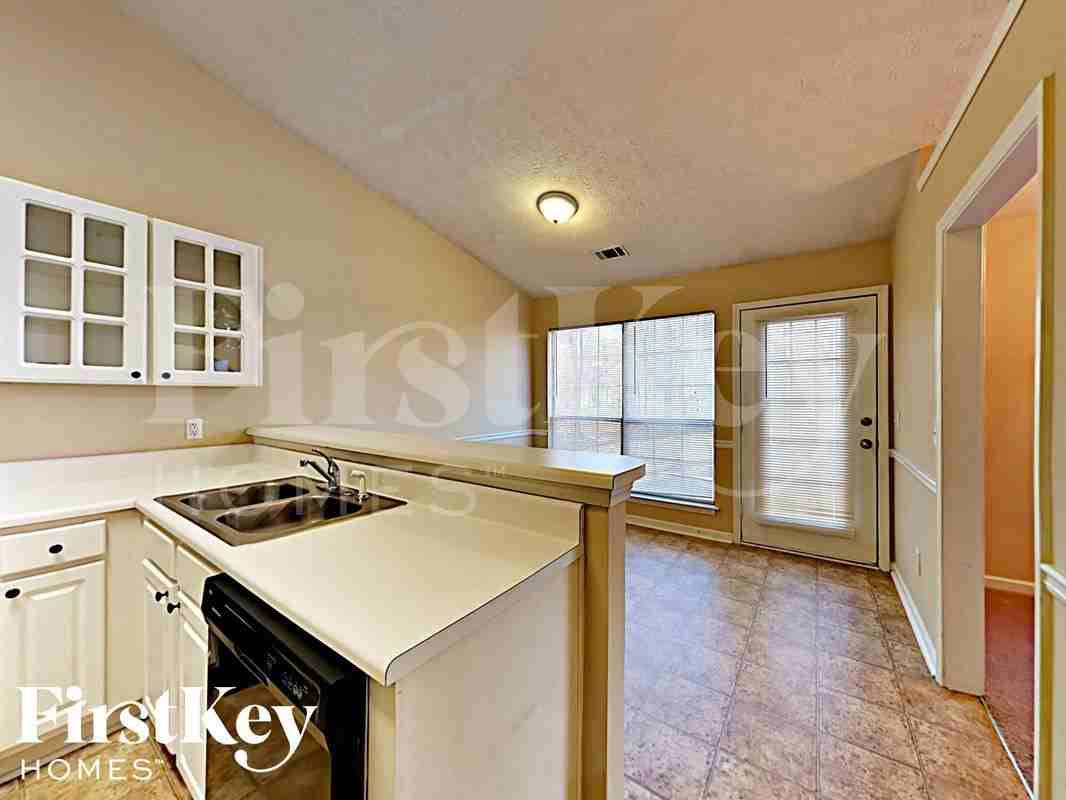 85 Harvard Dr - Photo 3 of 15