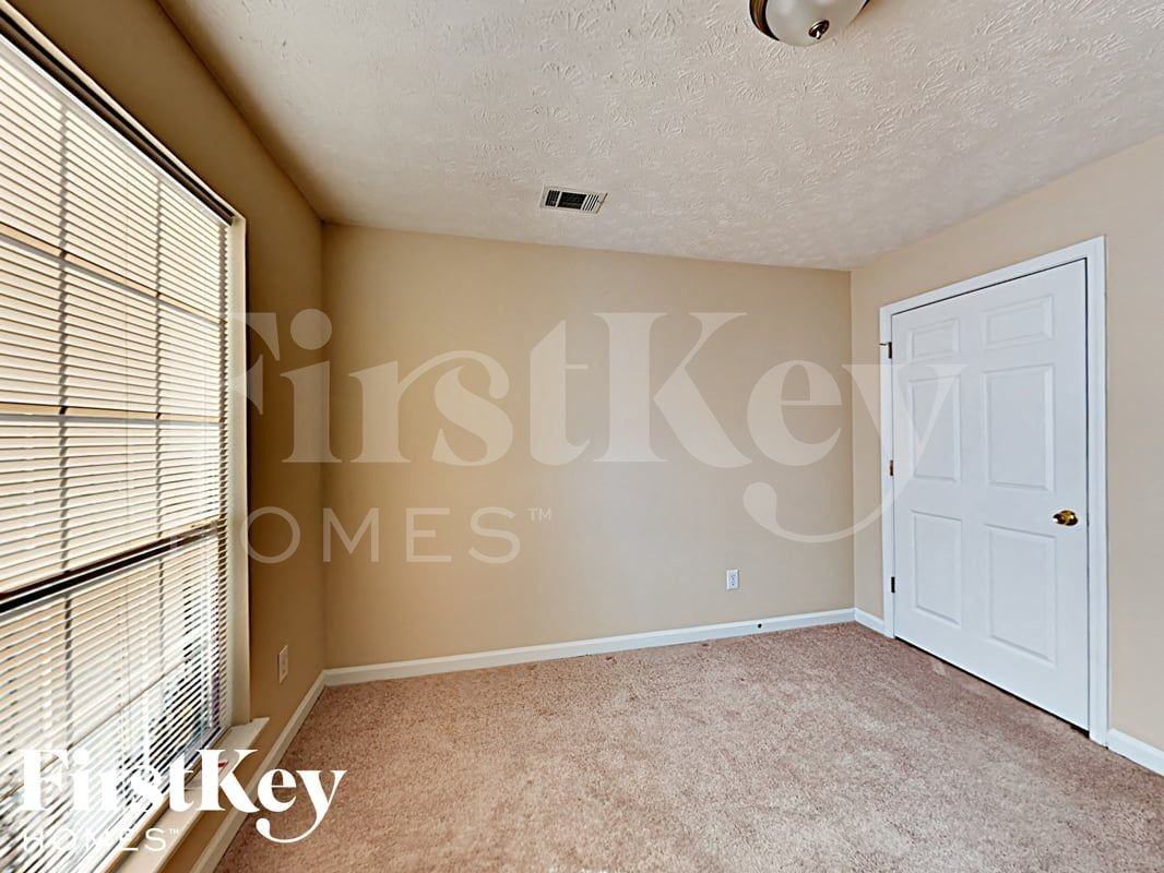 85 Harvard Dr - Photo 5 of 15