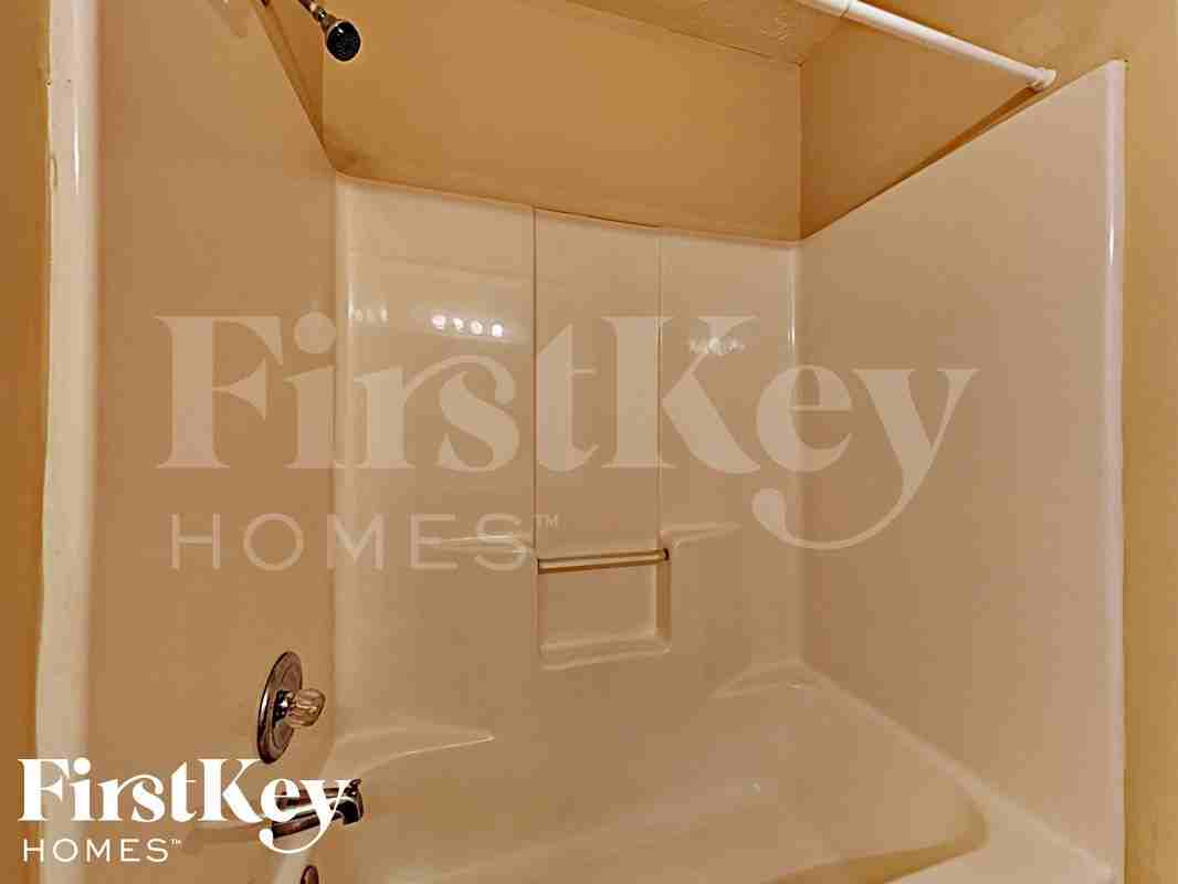 85 Harvard Dr - Photo 7 of 15