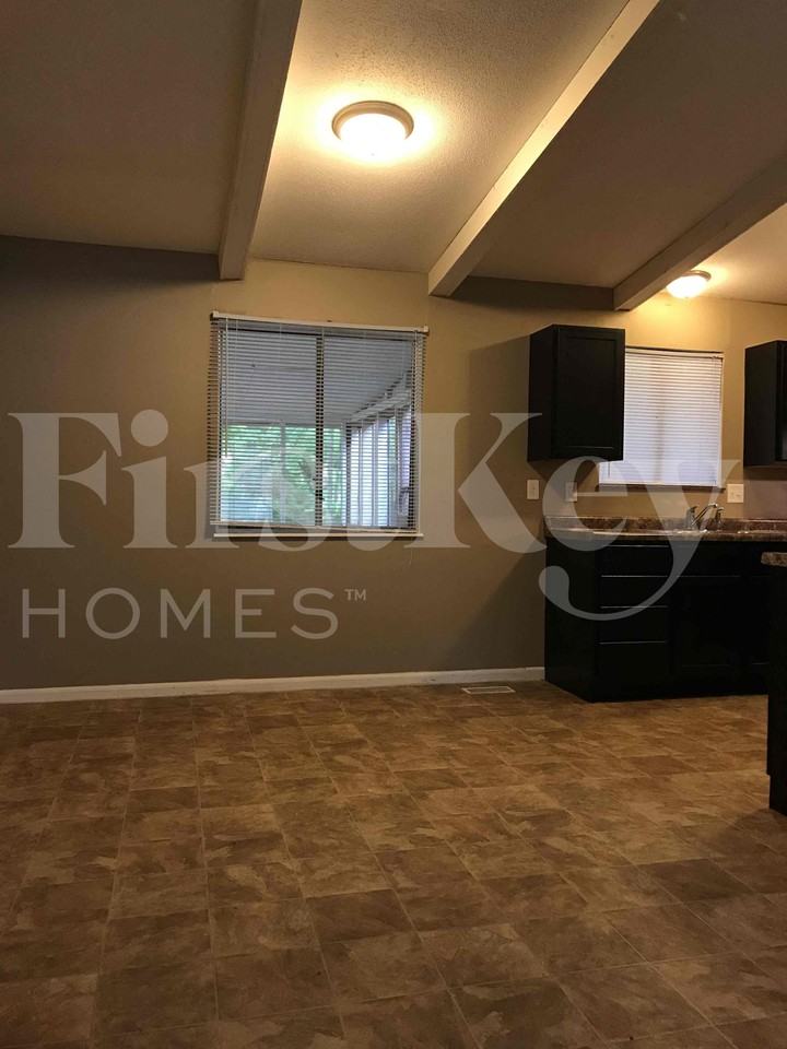 8101 Railroad Rd - Photo 5 of 16