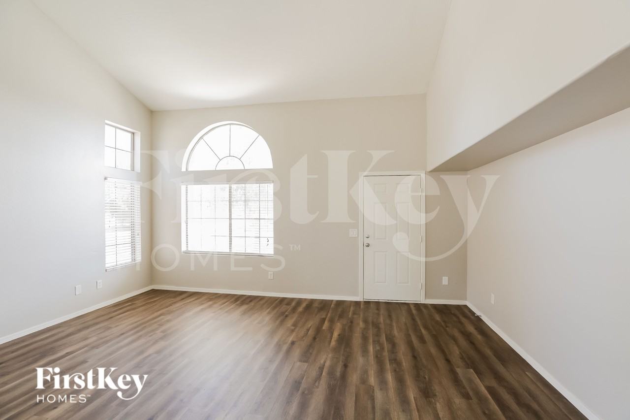 7963 W Marlette Ave - Photo 4 of 19