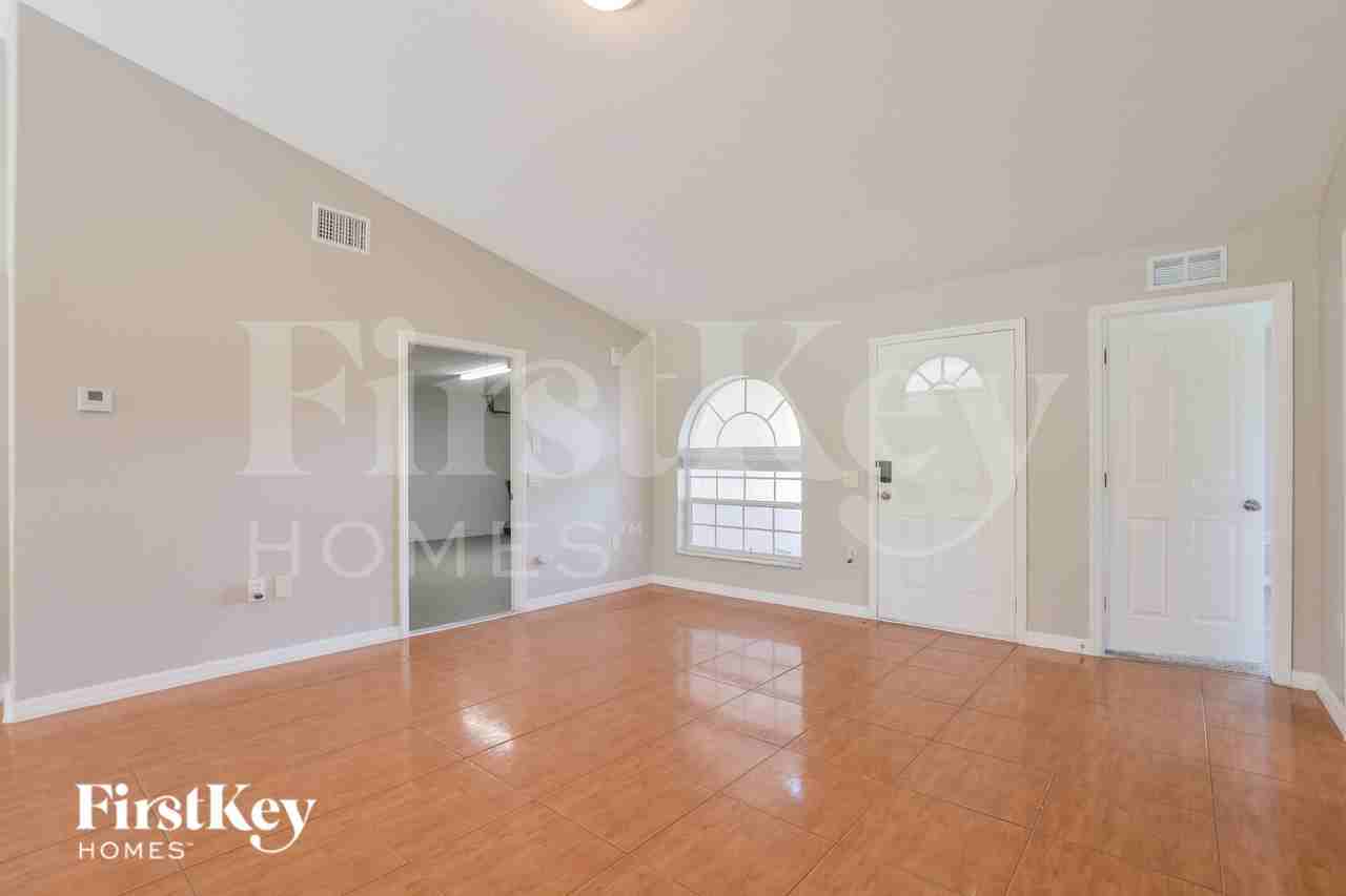 719 Wombat Way - Photo 2 of 18