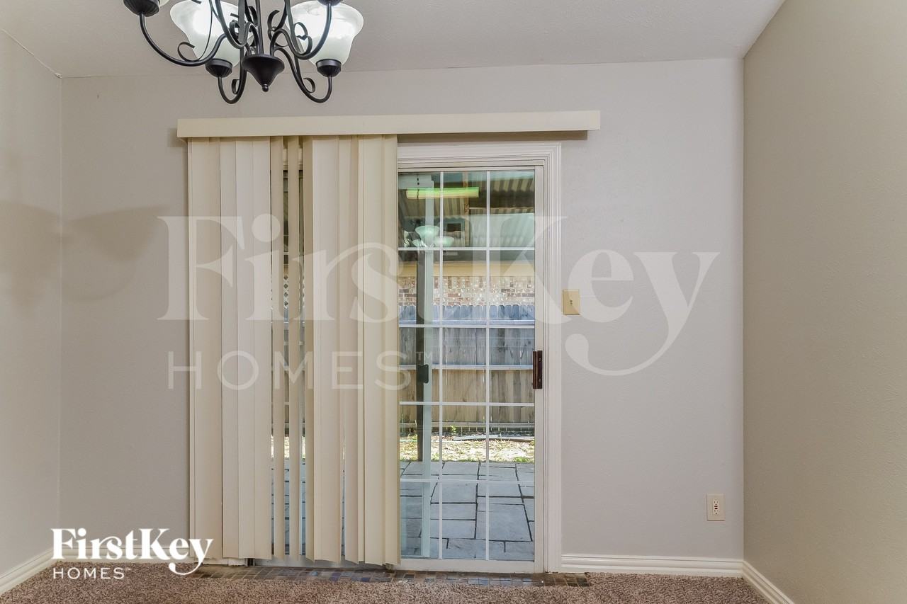 7116 Wayfarer Trl - Photo 7 of 17