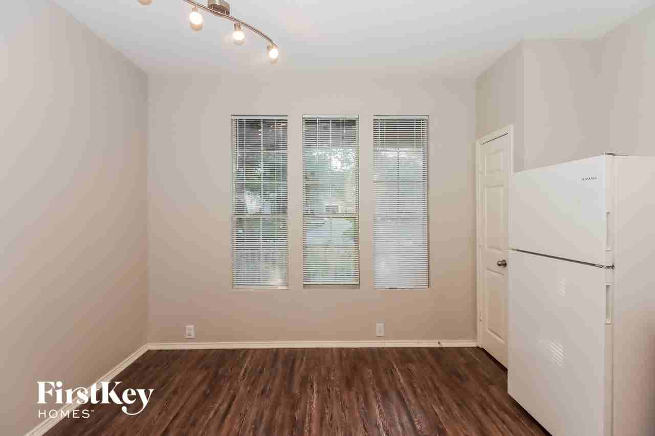 6210 Scotchwood Dr - Photo 5 of 15