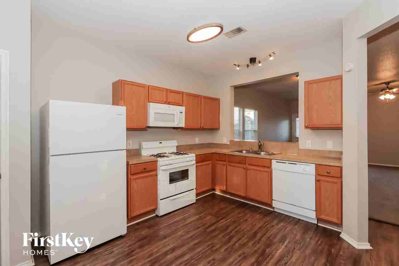 6210 Scotchwood Dr - Photo 6 of 15