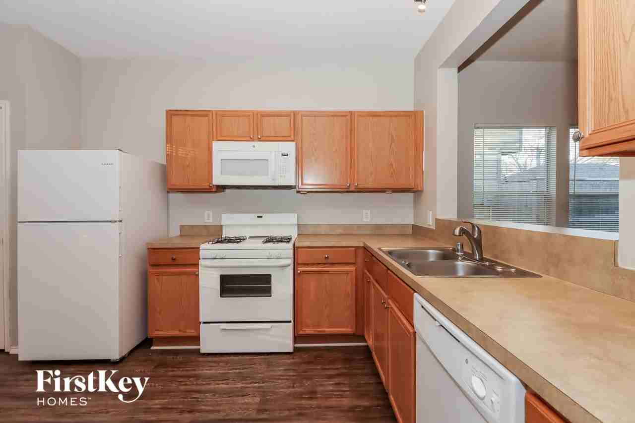 6210 Scotchwood Dr - Photo 7 of 15