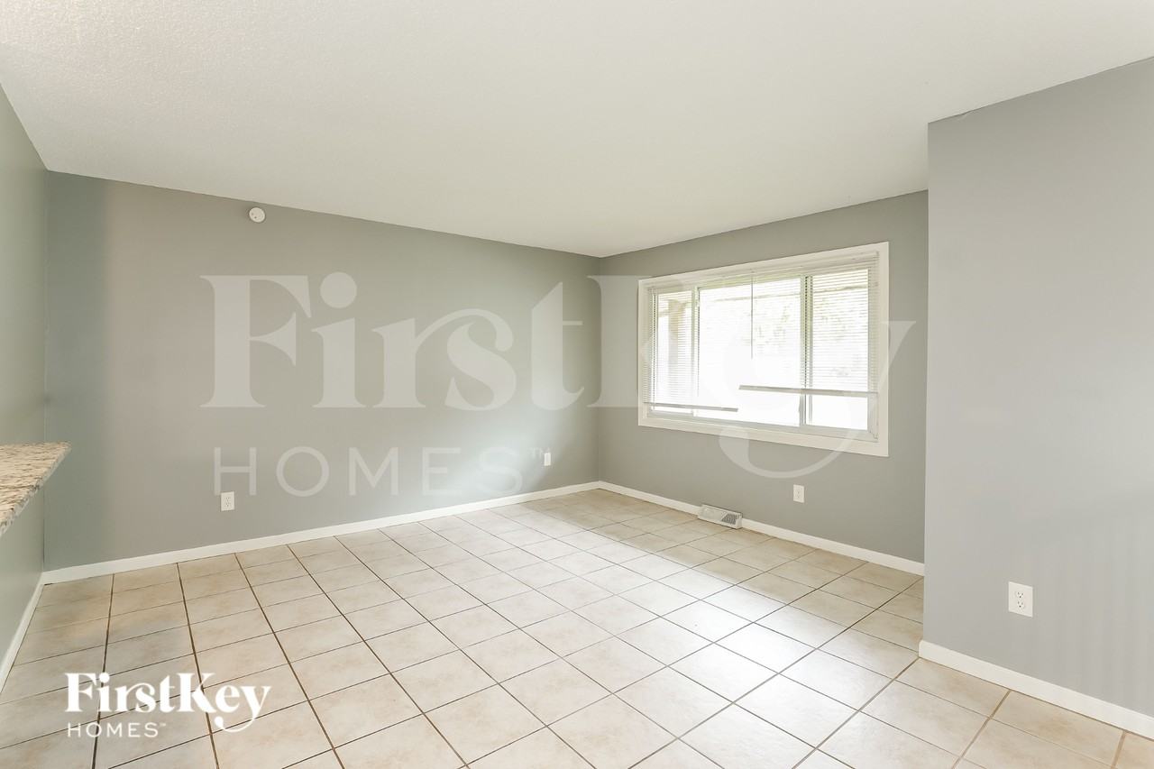 5013 Nw Woody Creek Ln - Photo 2 of 16