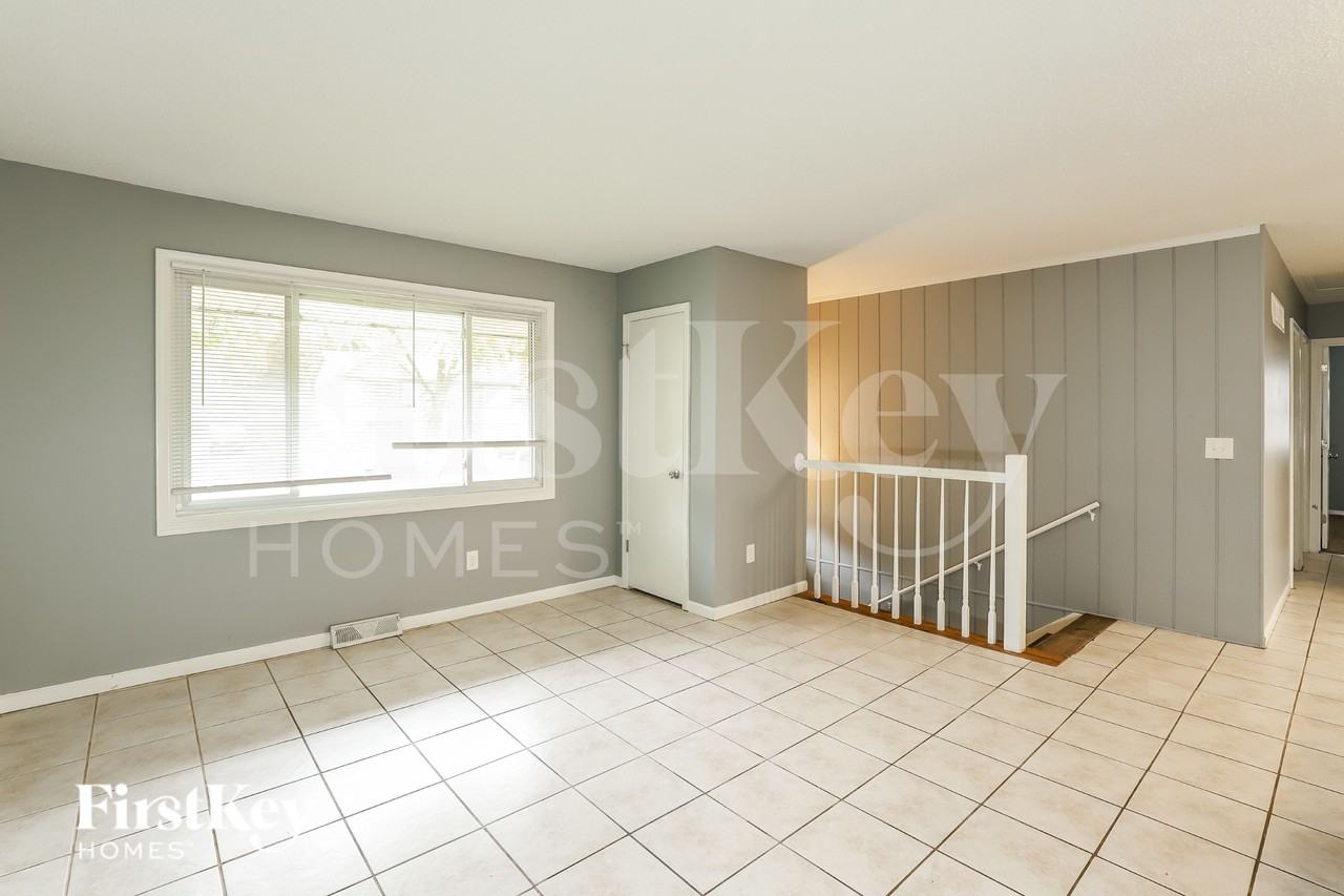 5013 Nw Woody Creek Ln - Photo 3 of 16