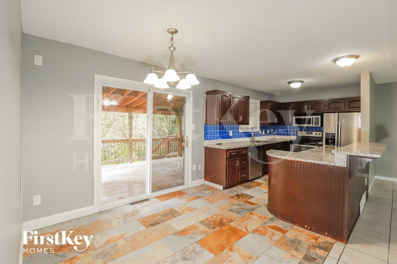 5013 Nw Woody Creek Ln - Photo 5 of 16