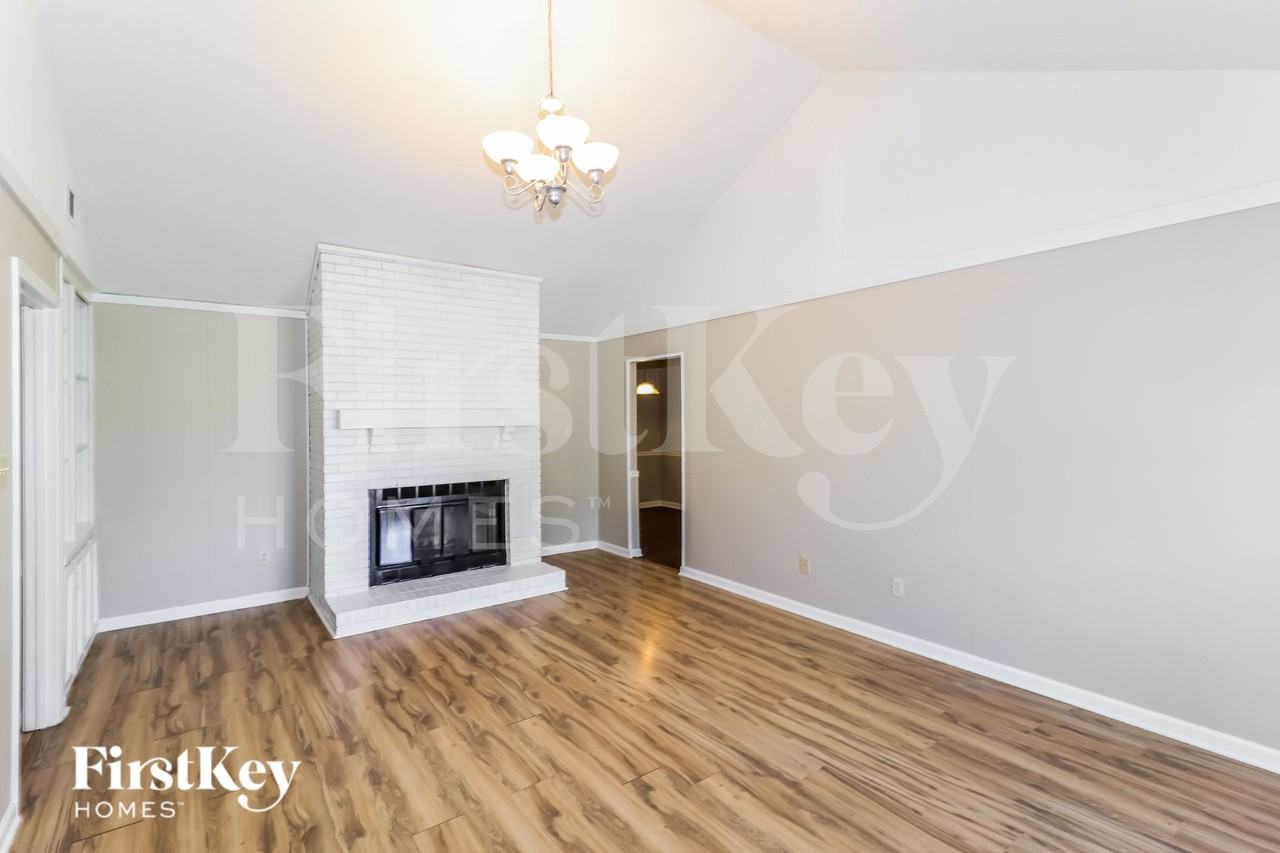 4420 Huntersglen W - Photo 3 of 15