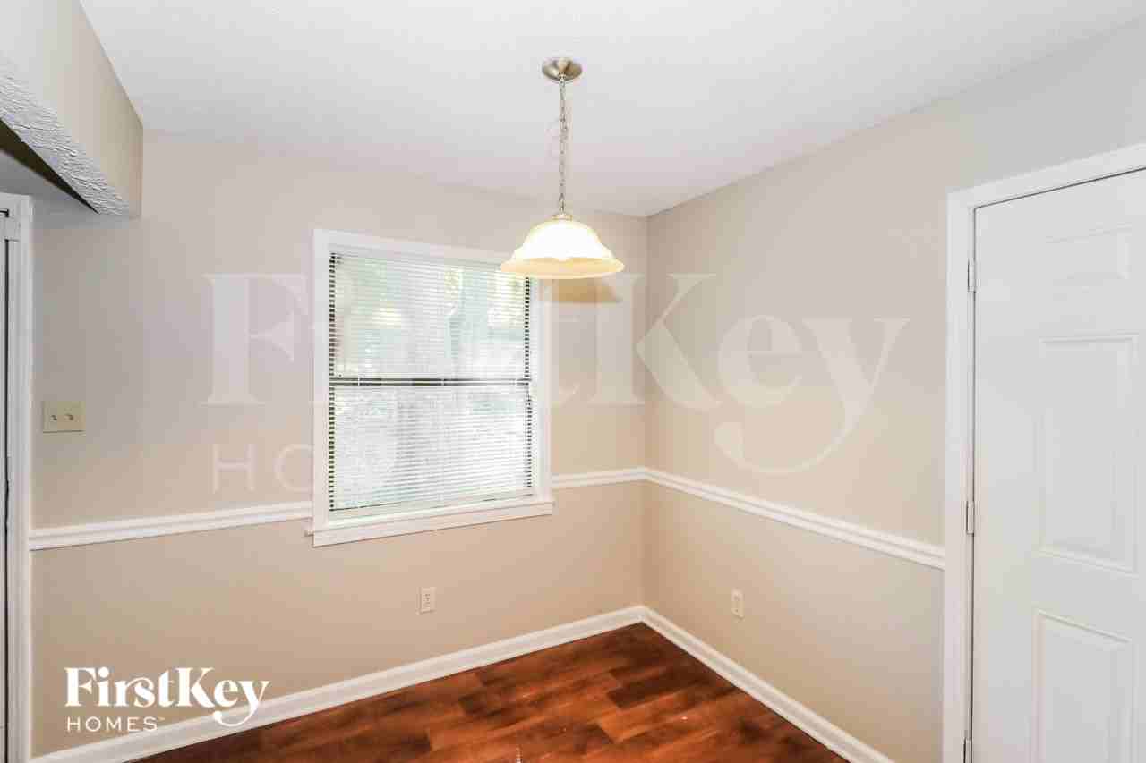 4420 Huntersglen W - Photo 5 of 15