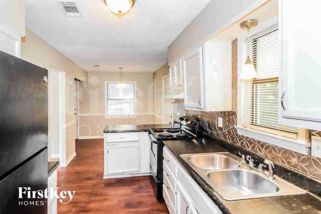 4420 Huntersglen W - Photo 7 of 15