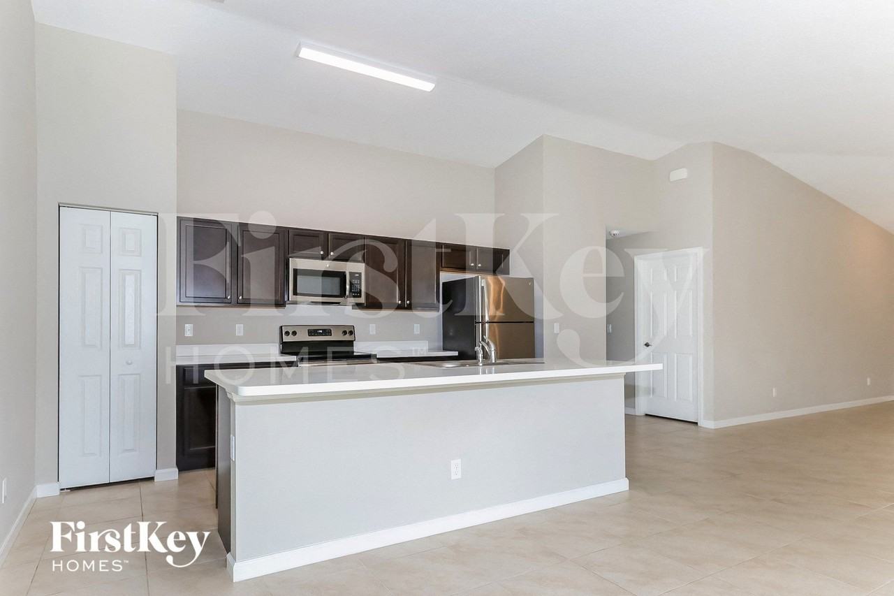 3542 Sw Viceroy St - Photo 5 of 14