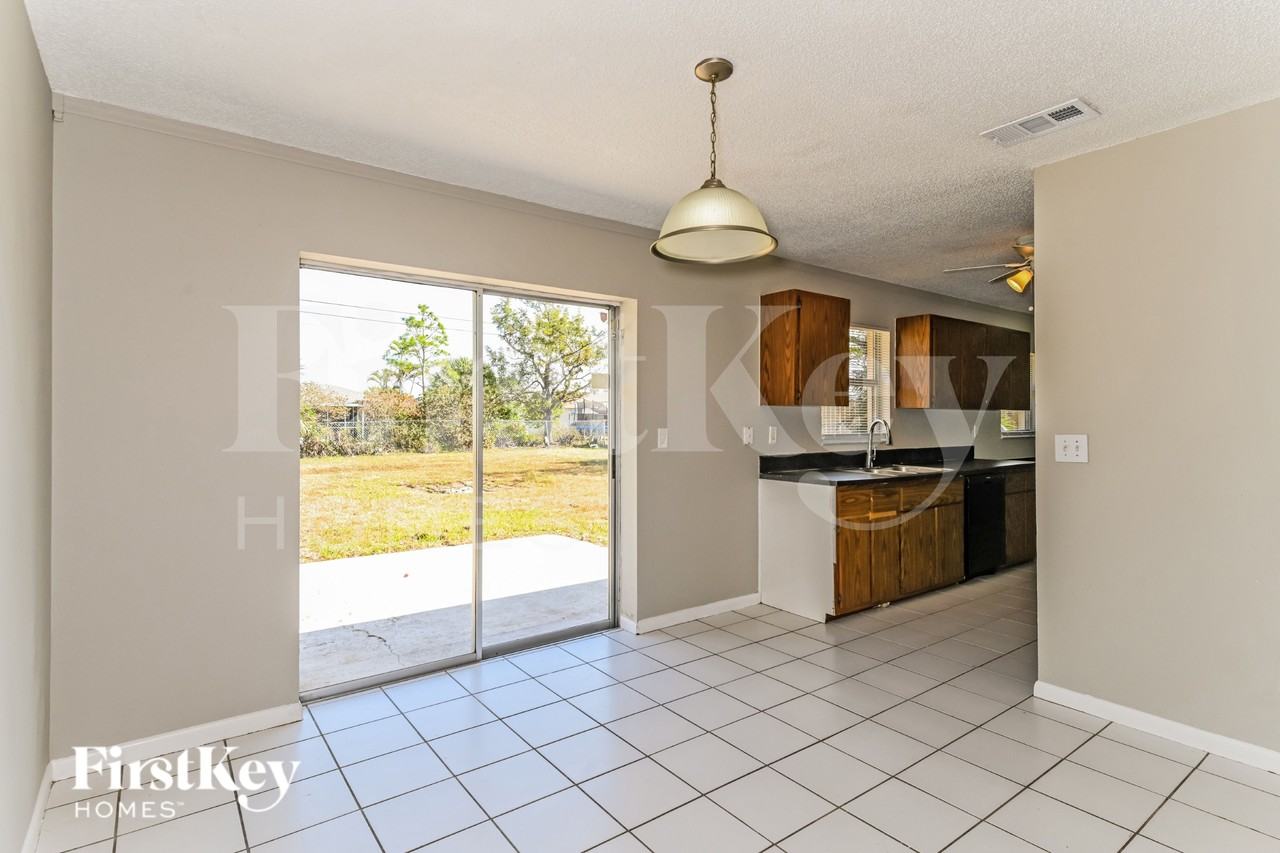 325 Ne 23rd Ave - Photo 5 of 20