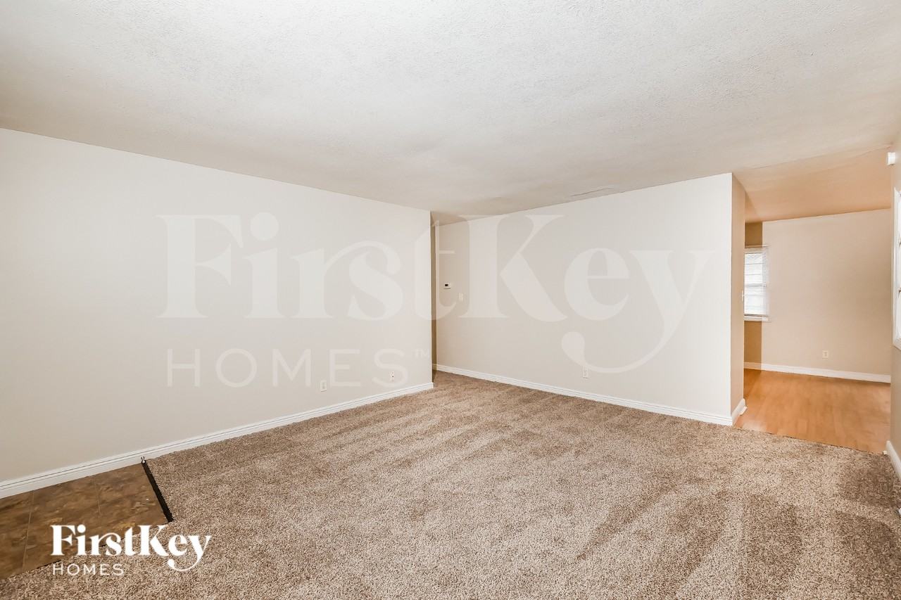 322 Deville Pl - Photo 4 of 19