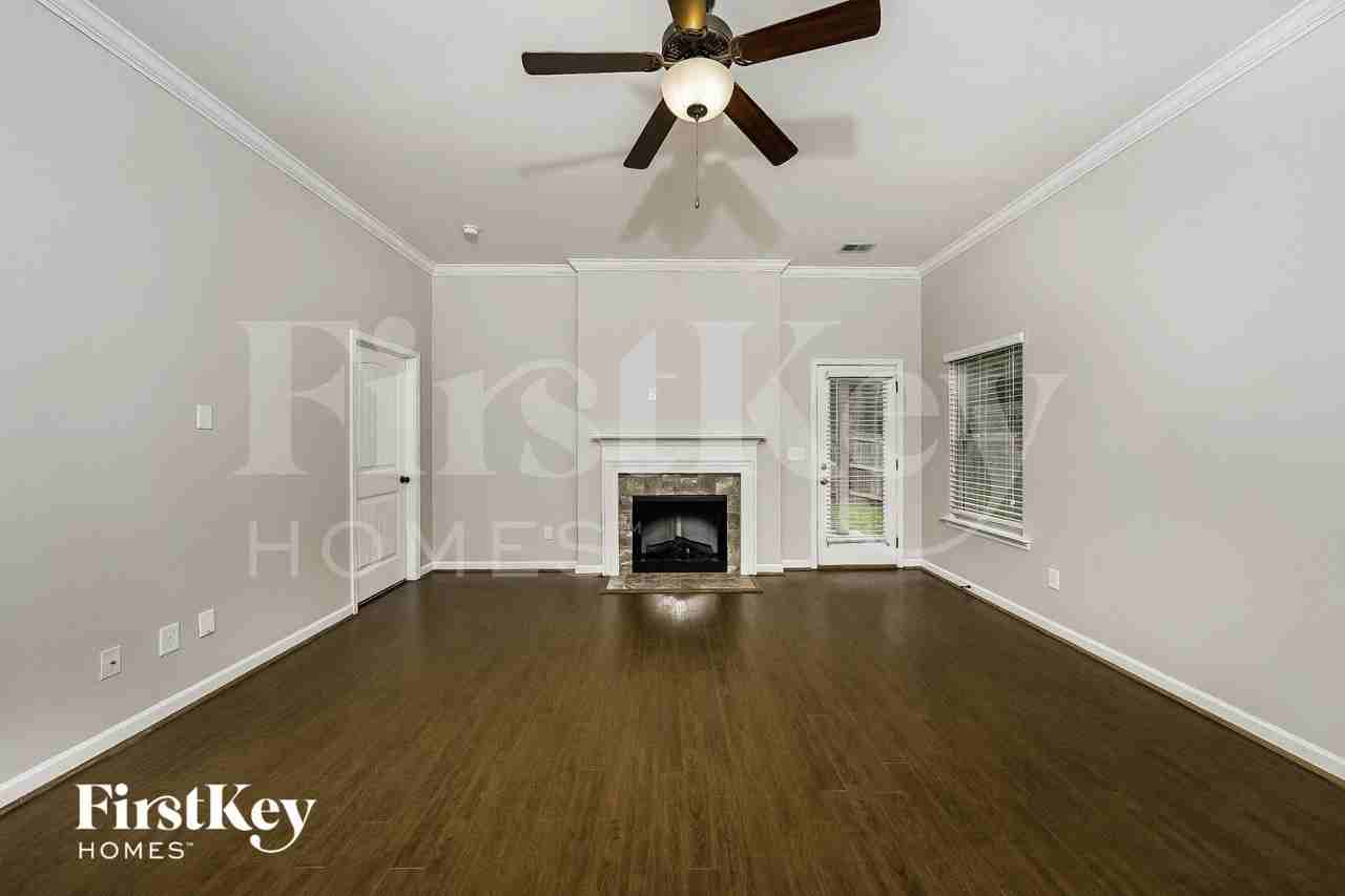 3104 Rosewalk Dr - Photo 2 of 15