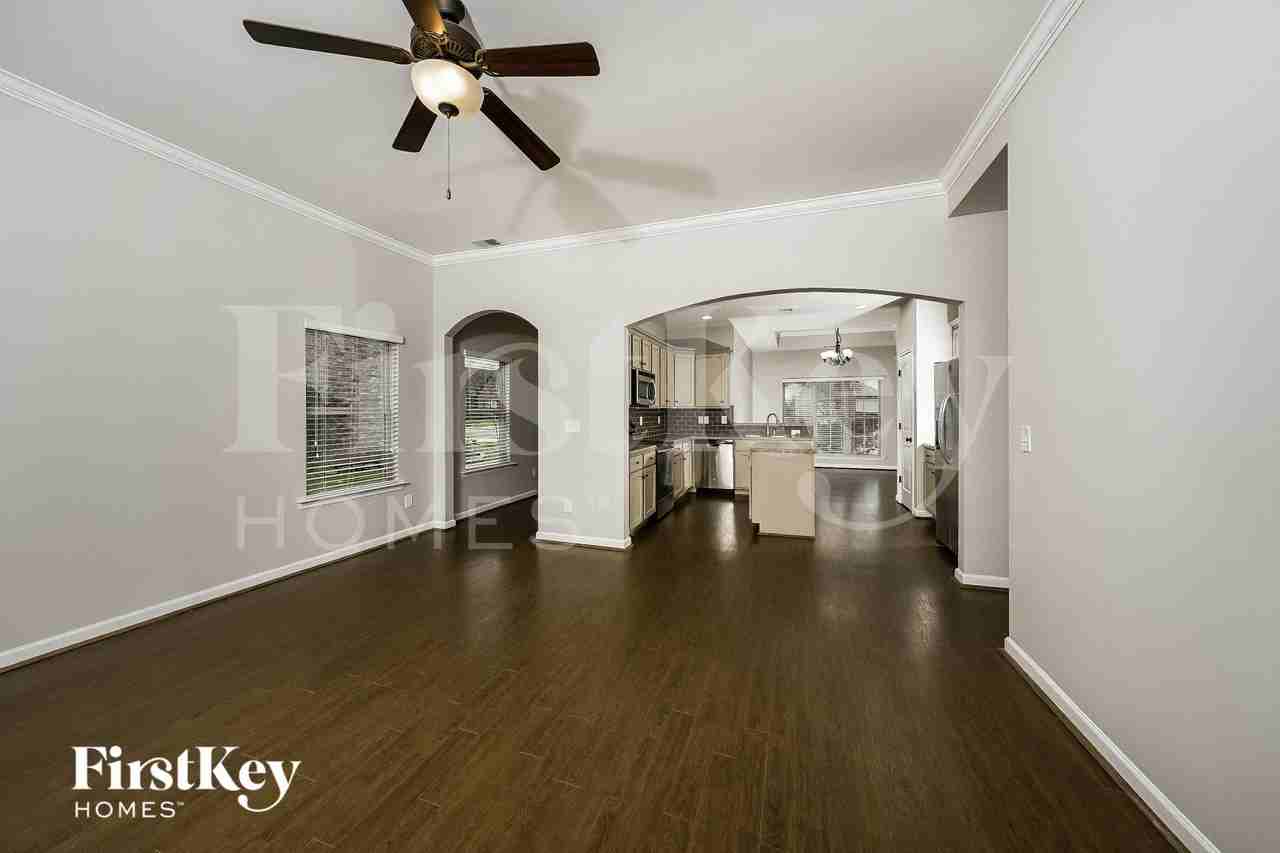 3104 Rosewalk Dr - Photo 3 of 15