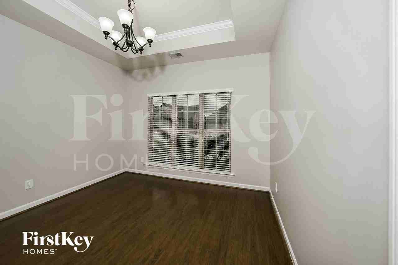 3104 Rosewalk Dr - Photo 4 of 15