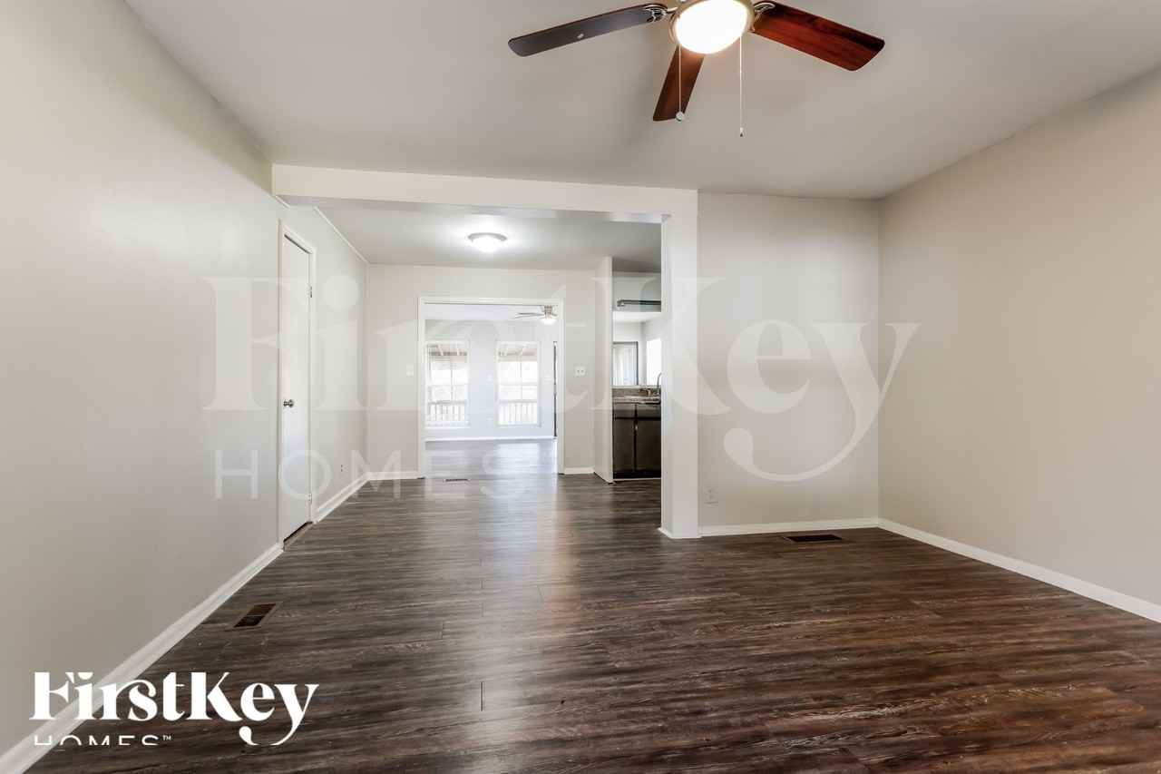 3085 Piper Dr - Photo 4 of 18