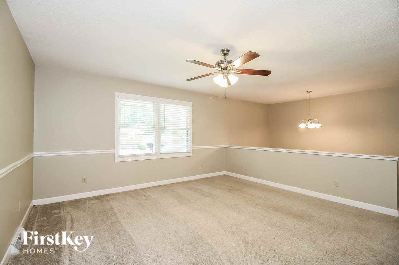 2865 Gracefield Ct - Photo 4 of 15