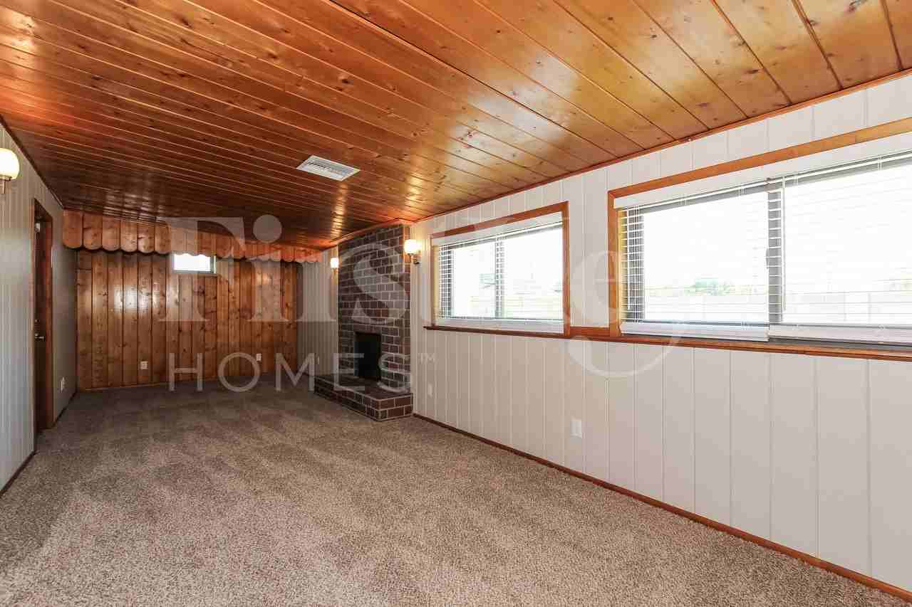 2311 W Maryland Ave - Photo 2 of 14