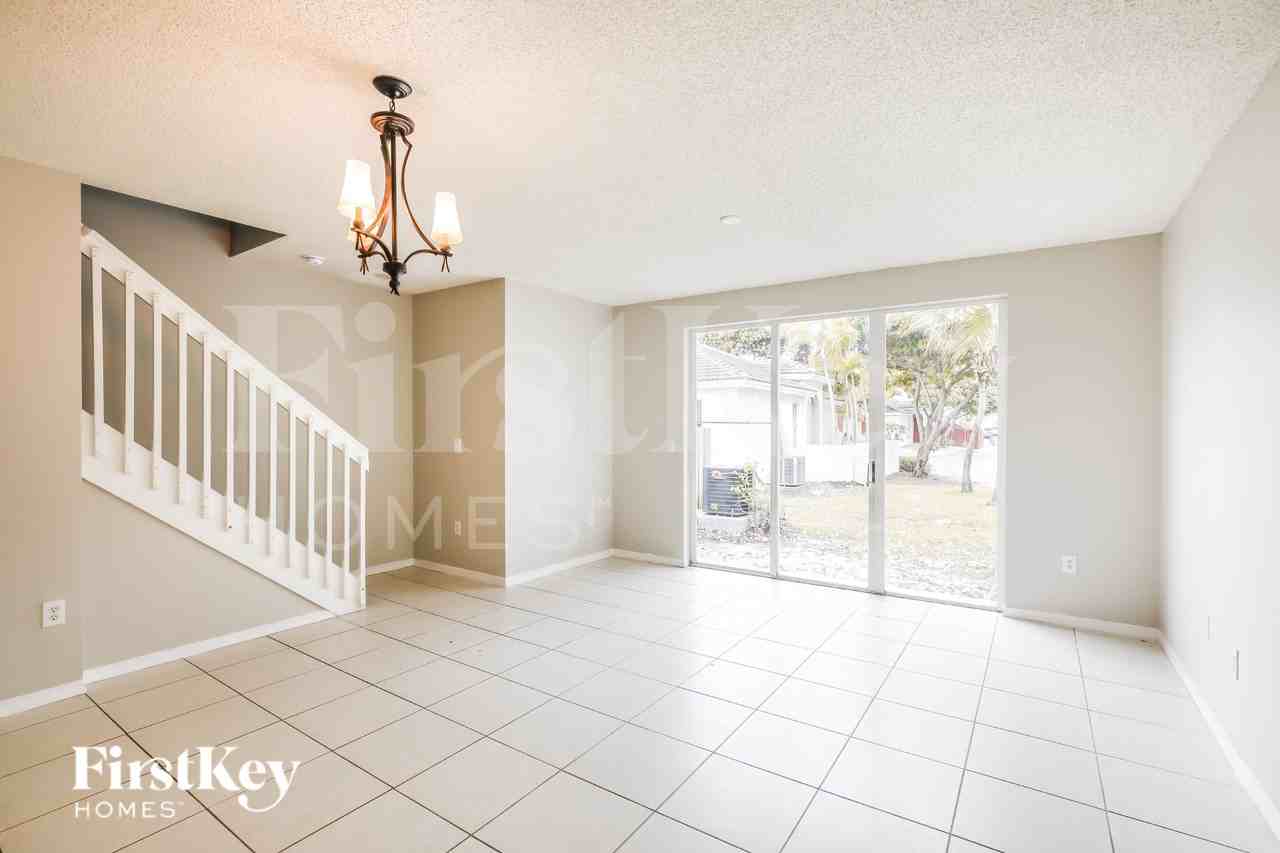 2281 Necircle - Photo 2 of 20